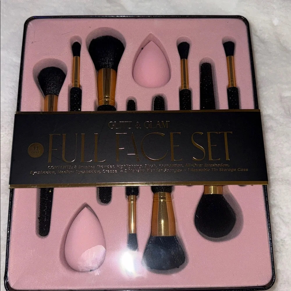 Glitz & Glam Full Face Makeup Brush Set - Cream and Silver